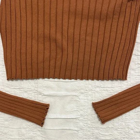 Garage Ribbed Crop Top - Picture 5 of 5